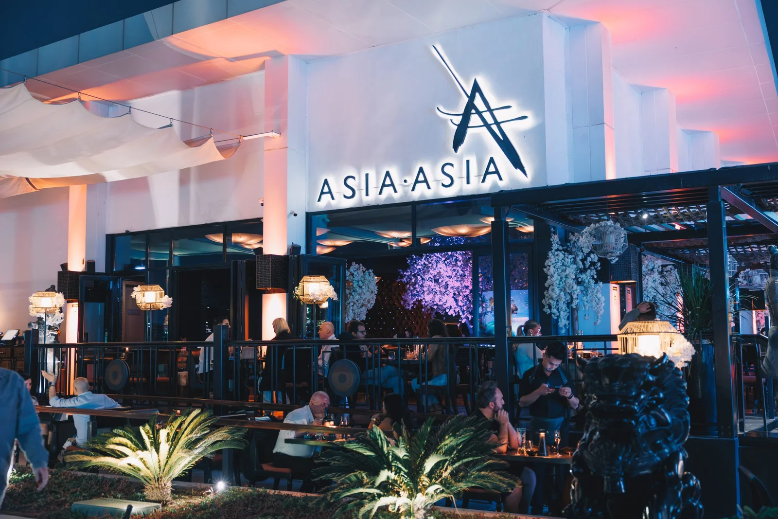 Asia Asia Abu Dhabi is one possible dinner anchor for a Yas Bay evening.